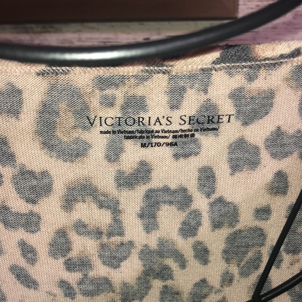 Victoria’s Secret cheetah print pajamas set animal print size medium lounge wear - Picture 3 of 8